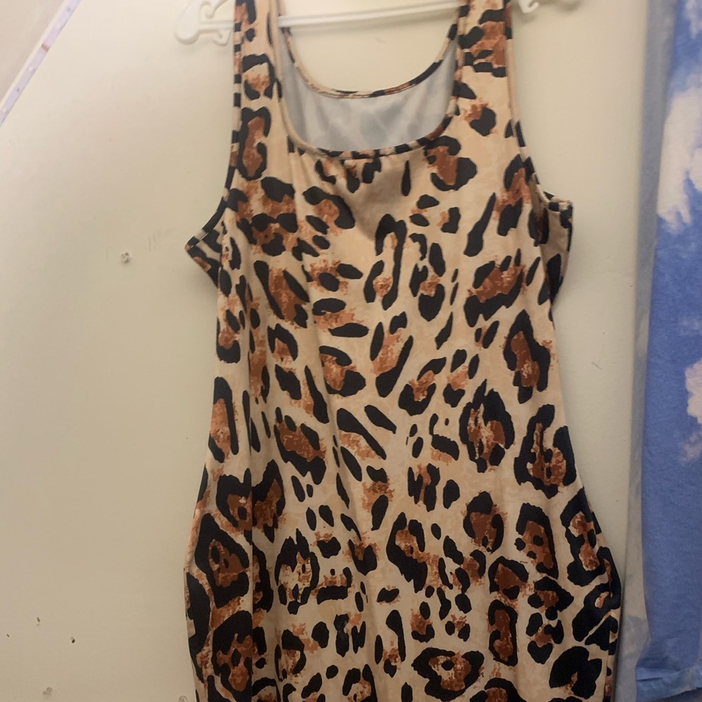 2X Body con animal print dress // Sleeveless // Knee length